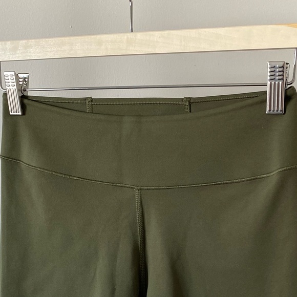 Uniqlo Soft Bike Shorts - Picture 2 of 5